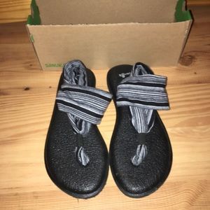 Sanuk Shoes - 💕Yoga mat shoes 6-7💕 Sanuk Shoes - 💕Yoga mat shoes 6-7💕